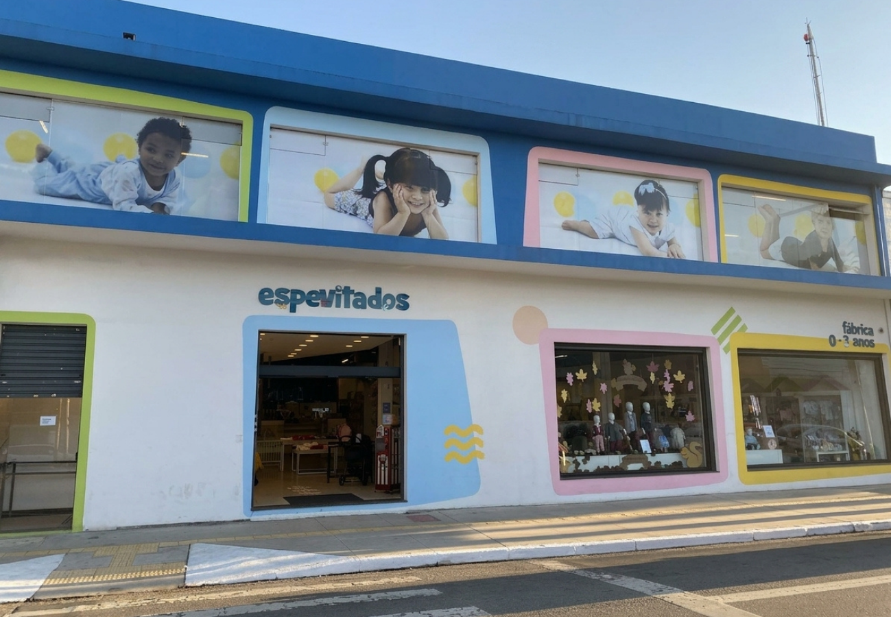 Espevitados storefront and printed retail materials 1